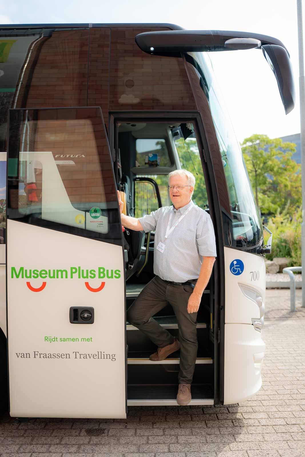Yves Niesten gastheer Museum Plus Bus